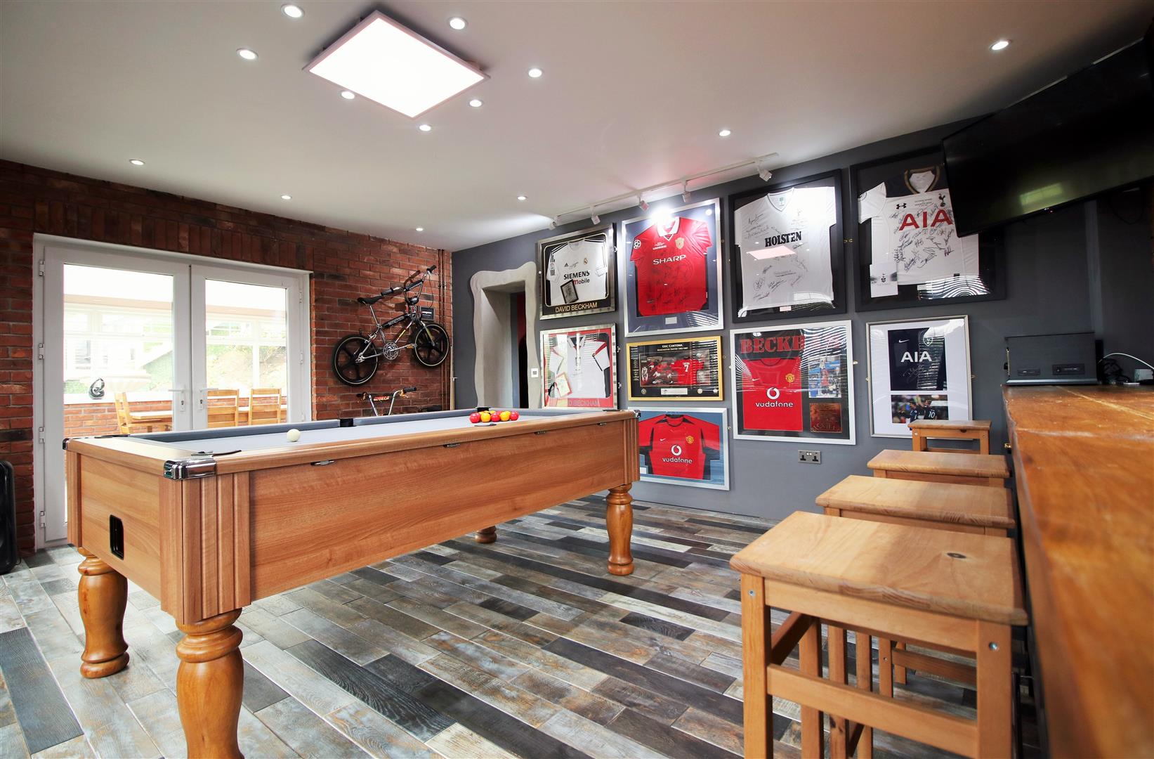 GAMES/FAMILY ROOM